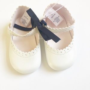 NWTs leather crib shoes